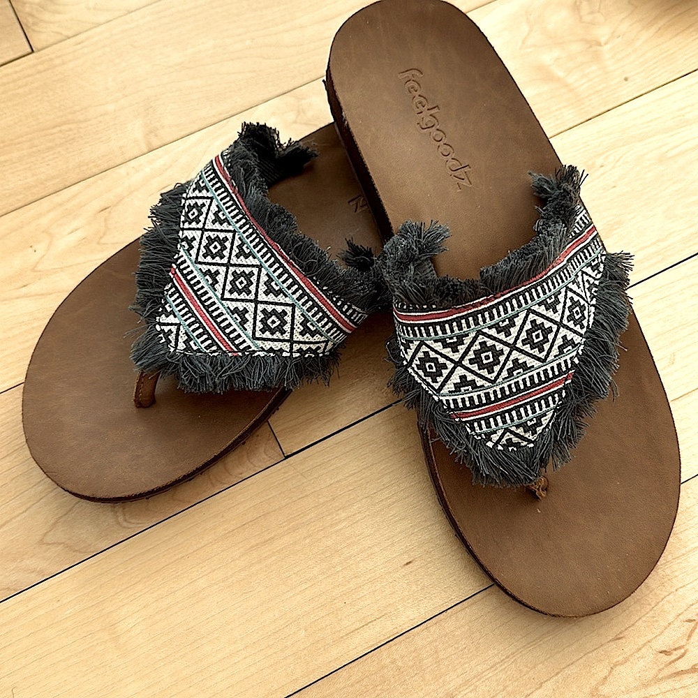 NWOT Feelgootz Leather Canvas Sandals Size 8 with Zensole